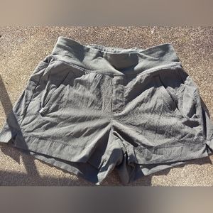Athleta Trekkie North Short Dark Gray Size 6 Women's Shorts